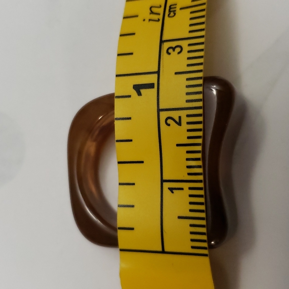 8 Plastic Costume Rings - Picture 10 of 10